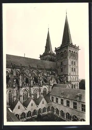 Foto-AK Deutscher Kunstverlag, Nr.4: Xanten, Blick in den Kreuzhof vom Viktorsdom