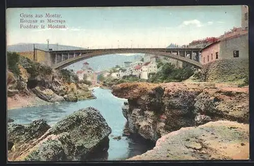 AK Mostar, Neue & historische Brücke im Hintergrund