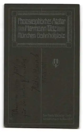 Fotografie Hermann Tietz, München, Bahnhofplatz, Käthe Genrich mit Schleife im Haar