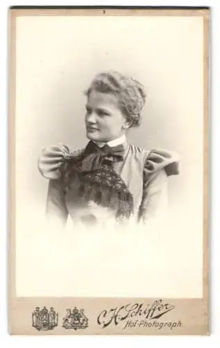 Fotografie C. H. Schiffer, Wiesbaden, Taunusstrasse 4, Bertha Fischer im Sommer 1898