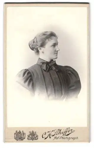 Fotografie C. H. Schiffer, Wiesbaden, Taunussstrasse 4, Marie Fischer im Profil