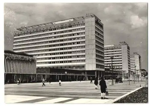 Fotografie unbekannter Fotograf, Ansicht Dresden, Neubauten mit Restaurant und Wasserspiel