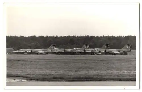Fotografie Flugzeug Lockheed F-104 Starfighter, Kampfjet der Luftwaffe, Staffel Startbereit