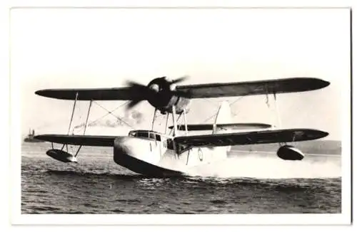 Fotografie Flugboot - Wasserflugzeug der US-Navy beim Start