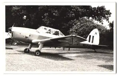 Fotografie Flugzeug De Havilland Canada DHC-1 Chipmunk T10, Kennung WB754