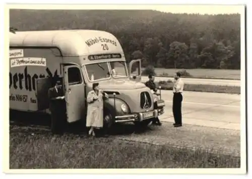 Fotografie Lastwagen Magirus-Deutz, LKW-Koffer Spedition A. Eberhardt Berlin auf der Autobahn liegen geblieben