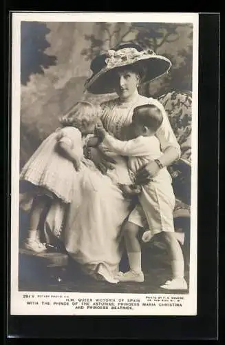 AK Queen Victoria of Spain with the Prince of the Asturias, Princesses Maria Christiana and Beatrice