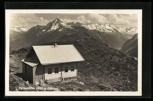 AK Penkenhütte, Berghütte aus der Vogelschau mit Bergpanorama