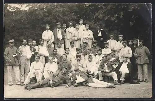 Foto-AK Germersheim, Gruppenfoto verwundeter Soldaten