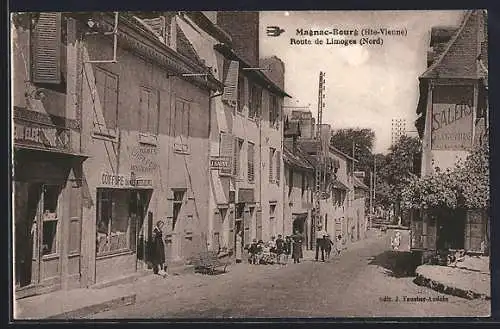 AK Magnac-Bourg, Route de Limoges avec passants et commerces