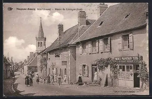 AK Magnac-Bourg, Route de Limoges, Sud, avec habitants devant une épicerie et une église en arrière-plan