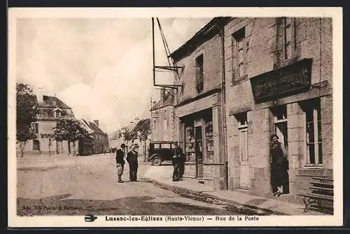 AK Lussac-les-Églises, Rue de la Poste avec des habitants et une voiture