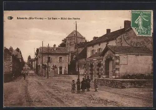 AK Linards, La Gare et Hôtel des Postes avec des enfants sur la route