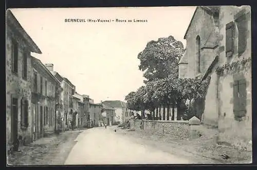 AK Berneuil, Route de Limoges et maisons bordant la rue