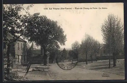 AK La Meyze, Place du Champ de Foire, La Mairie