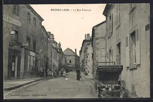 AK Magnac-Laval, La Rue Fénelon avec passants et automobile