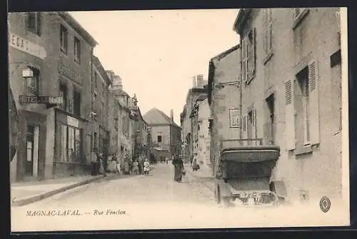 AK Magnac-Laval, Rue Fénelon avec Hôtel du Nord et passants