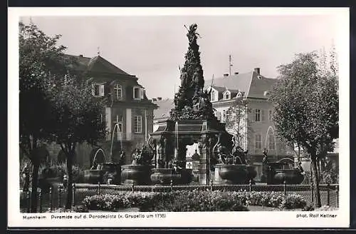 AK Mannheim, Bronze-Monument auf dem Paradeplatz