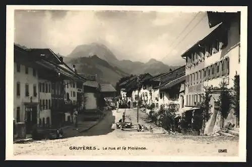 AK Gruyeres, La rue et le Moleson