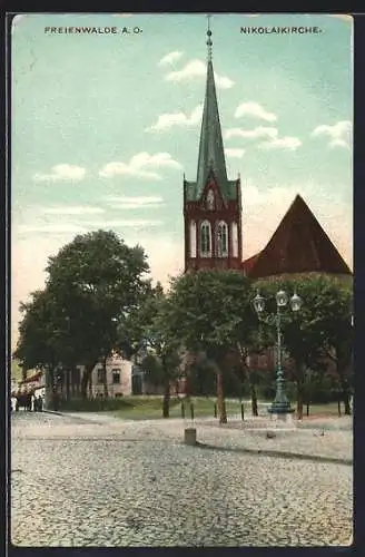 AK Freienwalde a. O., Strassenpartie an der Nikolaikirche