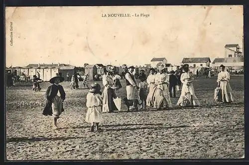 AK La Nouvelle, La Plage avec des baigneurs en tenue de bain