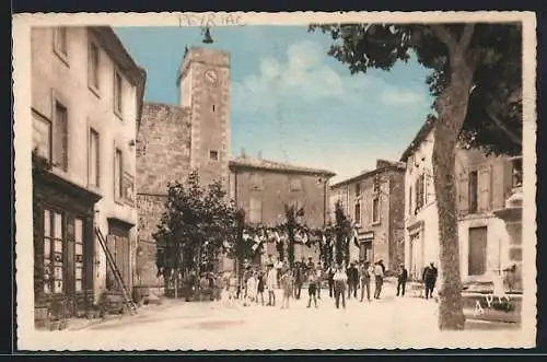 AK Peyriac, Place centrale animée avec tour de l`horloge et villageois