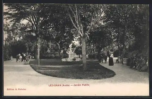 AK Lézignan, Jardin public avec statue et promeneurs