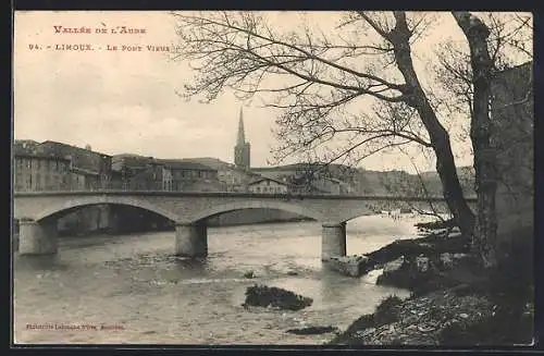 AK Limoux, Le Pont Vieux sur l`Aude avec vue sur la ville et l`église en arrière-plan