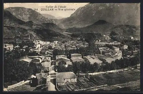 AK Quillan, Vue générale de la ville entourée de montagnes dans la vallée de l`Aude