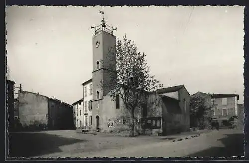 AK St-Jean-de-Barrou, La Place Publique et l`Horloge