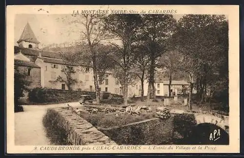 AK Caudebronde, L`Entrée du Village et la Place