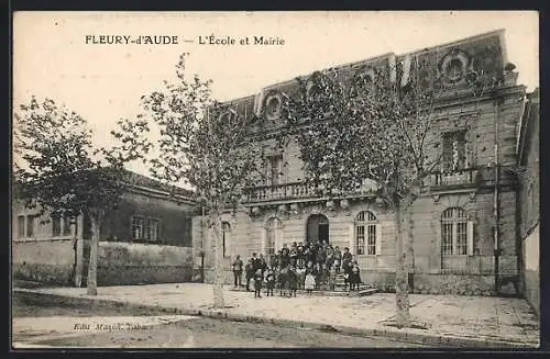 AK Fleury-d`Aude, L`École et Mairie avec des élèves devant l`entrée