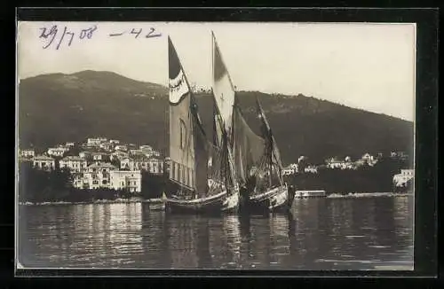 AK Abbazia, Segelboote vor dem Ort