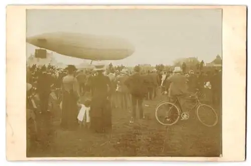 2 Fotografien Luftschiff Parseval PL6, Schaulustige beobachten Luftschiff, Zeppelin