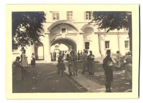 8 Fotografien unbekannter Fotograf, Ansicht Walaam / Karelien, Kloster, Klosterkirche, Kapelle, Orthodoxe Geistliche u.a