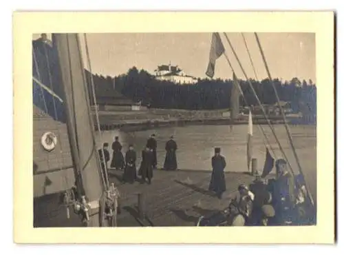 8 Fotografien unbekannter Fotograf, Ansicht Walaam / Karelien, Kloster, Klosterkirche, Kapelle, Orthodoxe Geistliche u.a