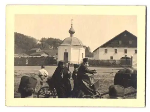 8 Fotografien unbekannter Fotograf, Ansicht Walaam / Karelien, Kloster, Klosterkirche, Kapelle, Orthodoxe Geistliche u.a