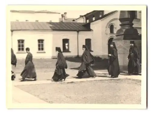 7 Fotografien unbekannter Fotograf, Ansicht Walaam / Karelien, Kloster, Klosterkirche, Kapelle, Orthodoxe Geistliche u.a