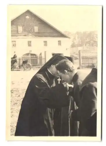 7 Fotografien unbekannter Fotograf, Ansicht Walaam / Karelien, Kloster, Klosterkirche, Kapelle, Orthodoxe Geistliche u.a