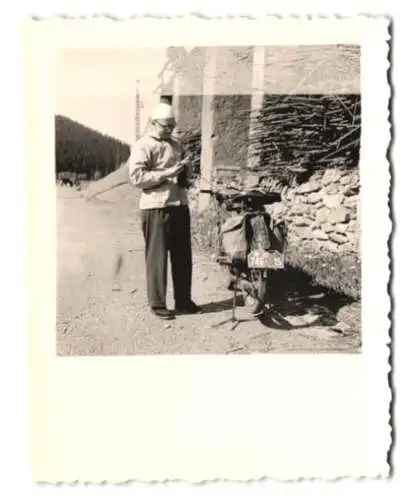 4 Fotografien Albert Widmaier, Neustadt bei Coburg, Motorrad NSU, Paar während einer Ausfahrt 1955