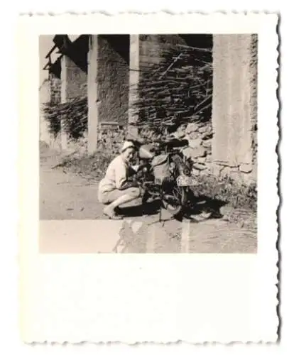 4 Fotografien Albert Widmaier, Neustadt bei Coburg, Motorrad NSU, Paar während einer Ausfahrt 1955