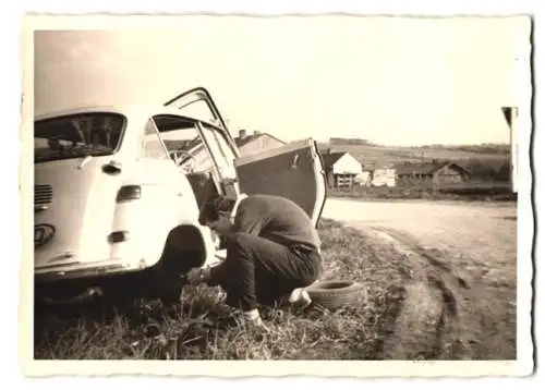 16 Fotografie Ansicht Töpen, Reise mit BMW 600 Kennzeichen B-KH 433, Mechaniker, Reifenwechsel, Gasthaus