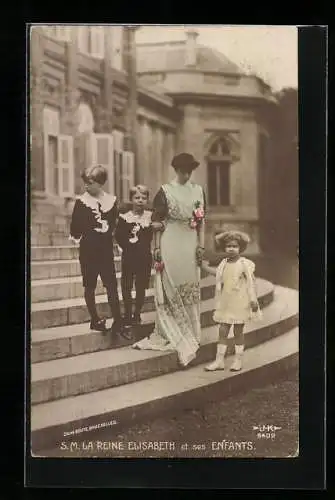 AK La Reine Elisabeth et ses Enfants