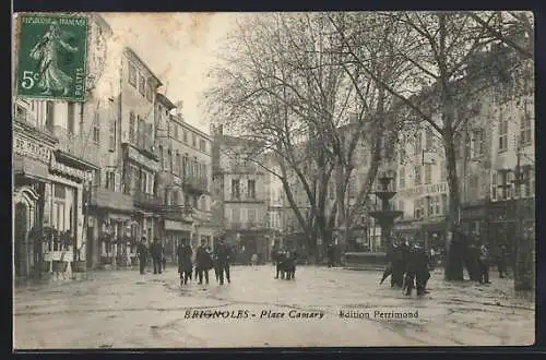 AK Brignoles, Place Caramy avec fontaine et passants