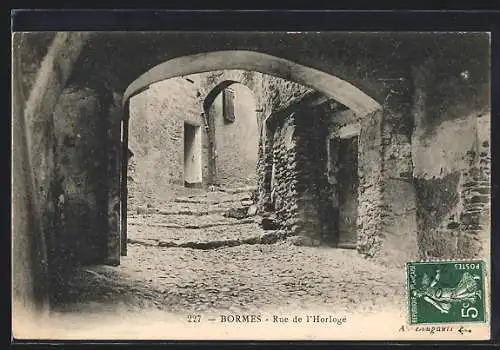 AK Bormes, Rue de l`Horloge avec passage voûté