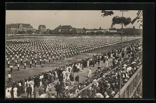 AK Leipzig, Deutsches Arbeiter Turn- und Sportfest 1922, Formations-Vorführung mit Zuschauern aus der Vogelschau