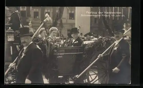 Foto-AK Festzug der Handwerker, Schlossermeister Fritsch 101 Jahr alt, Hundertjähriger