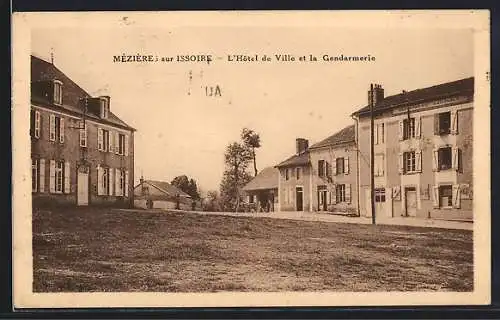 AK Mézières sur Issoire, L`Hotel de Ville et la Gendarmerie