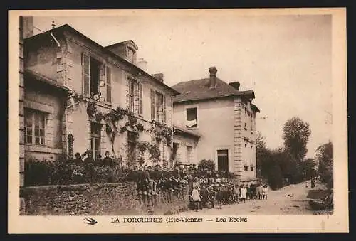 AK La Porcherie /Hte-Vienne, Les Ecoles