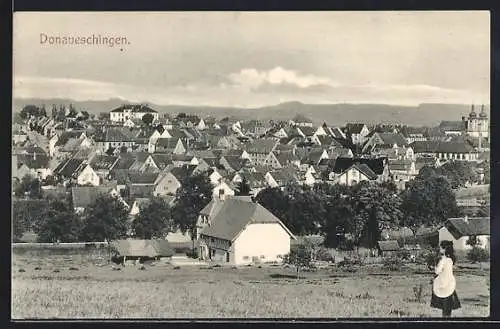 AK Donaueschingen, Gesamtansicht vom Feld aus